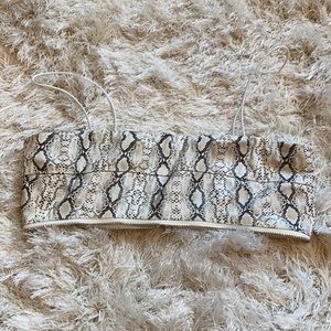 faux snake skin crop top🐍